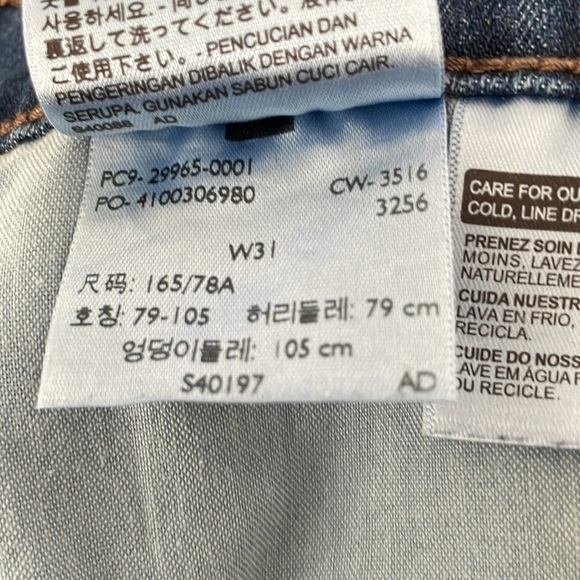 Levi’s High Waisted Shorts - Picture 8 of 8